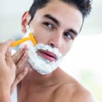 C&oacute;mo aliviar las molestias de la piel irritada de forma natural: afeitado hombres piel sensible heelespana 1 150x150 - HeelEspa&ntilde;a