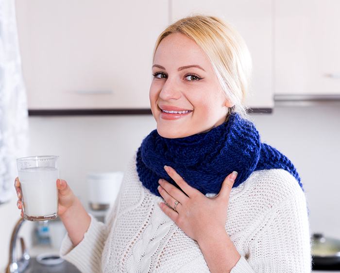 Uso de las gárgaras para la garganta irritada ¿Alivia hacer gárgaras para la garganta irritada?