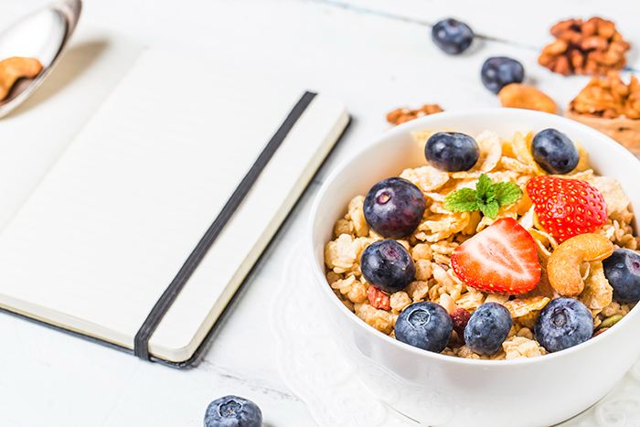 Comer fibra para combatir el estreñimiento