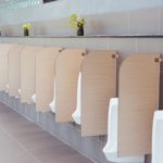 &iquest;Cu&aacute;ntos litros de agua al d&iacute;a debemos beber en verano?: orinar mucho 150x150 - HeelEspa&ntilde;a