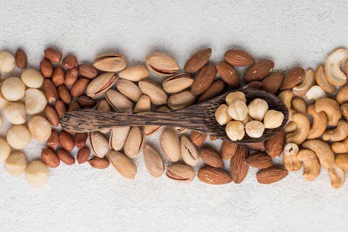 Alimentos que ayudan a combatir la fatiga oto&ntilde;al: frutos secos - HeelEspa&ntilde;a